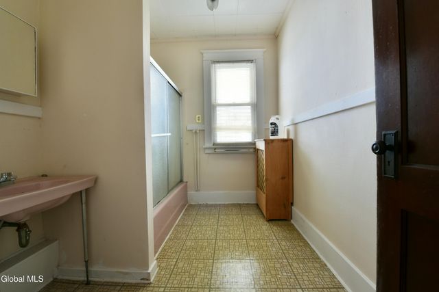 3 Hawk Street, Amsterdam, NY 12010