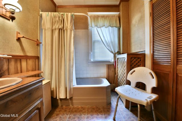 3 Hawk Street, Amsterdam, NY 12010