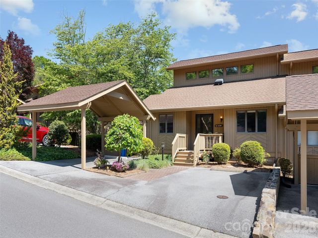 905 Red Oak Drive, Hendersonville, NC 28791