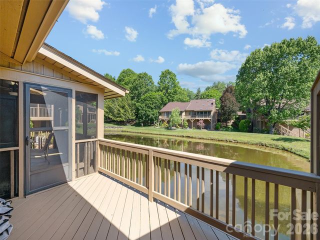 905 Red Oak Drive, Hendersonville, NC 28791