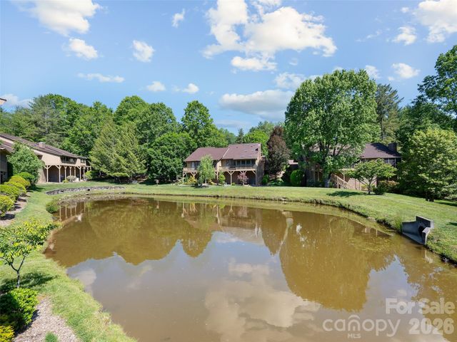 905 Red Oak Drive, Hendersonville, NC 28791