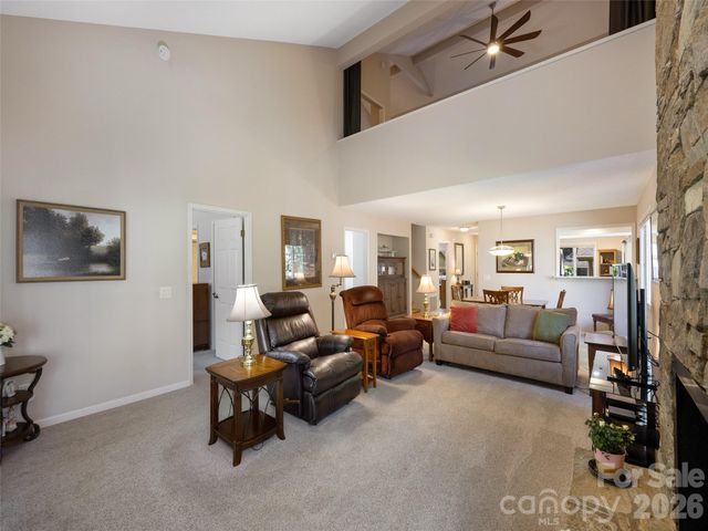 905 Red Oak Drive, Hendersonville, NC 28791