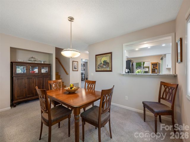 905 Red Oak Drive, Hendersonville, NC 28791