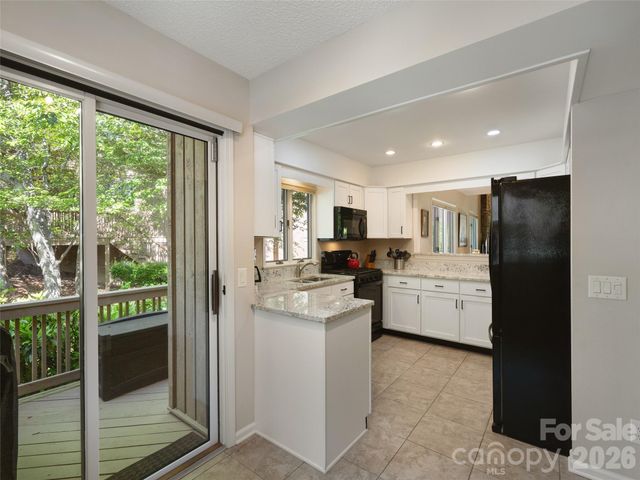 905 Red Oak Drive, Hendersonville, NC 28791