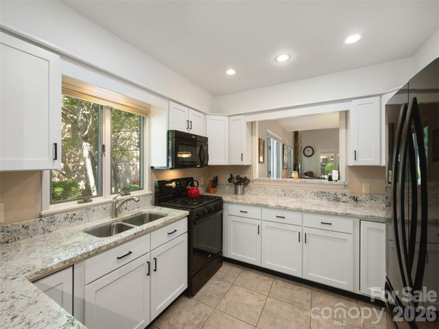 905 Red Oak Drive, Hendersonville, NC 28791