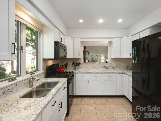 905 Red Oak Drive, Hendersonville, NC 28791
