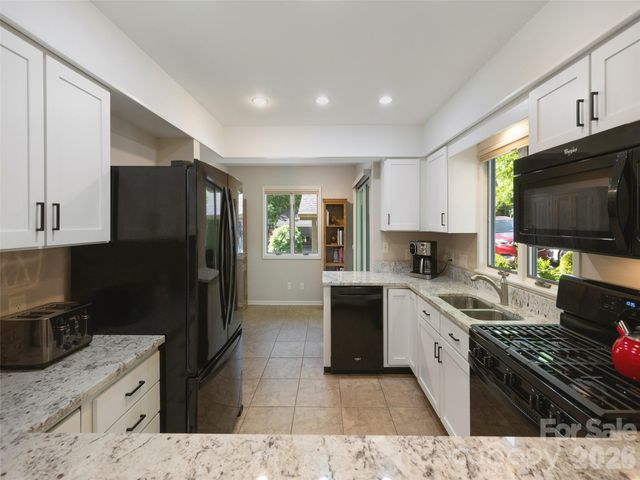905 Red Oak Drive, Hendersonville, NC 28791