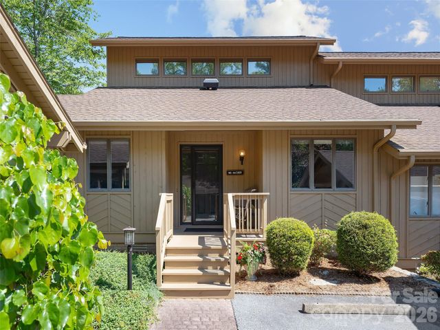 905 Red Oak Drive, Hendersonville, NC 28791