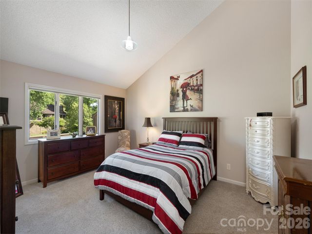 905 Red Oak Drive, Hendersonville, NC 28791
