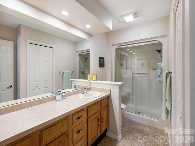 905 Red Oak Drive, Hendersonville, NC 28791