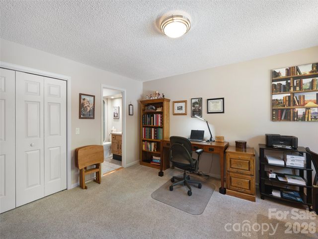 905 Red Oak Drive, Hendersonville, NC 28791