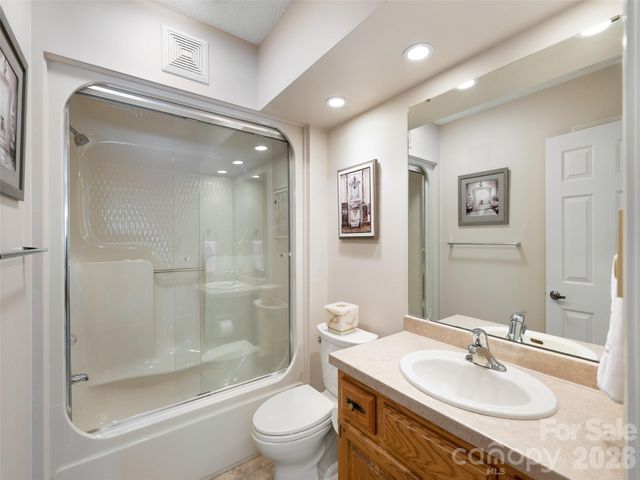 905 Red Oak Drive, Hendersonville, NC 28791