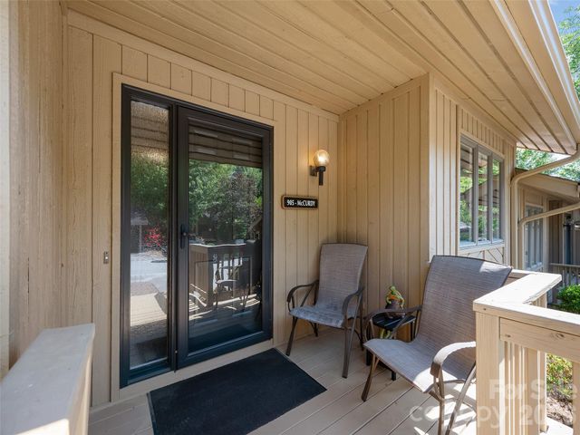 905 Red Oak Drive, Hendersonville, NC 28791