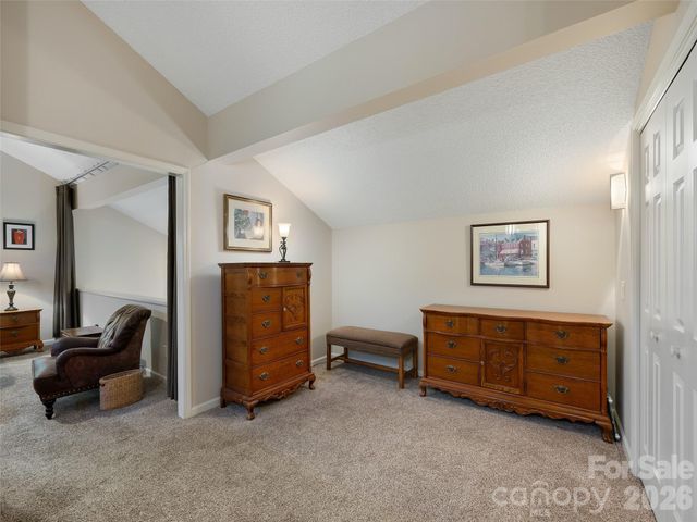 905 Red Oak Drive, Hendersonville, NC 28791