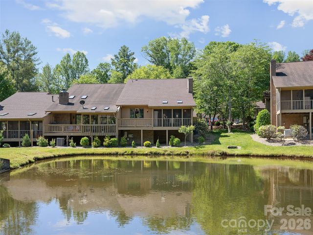 905 Red Oak Drive, Hendersonville, NC 28791