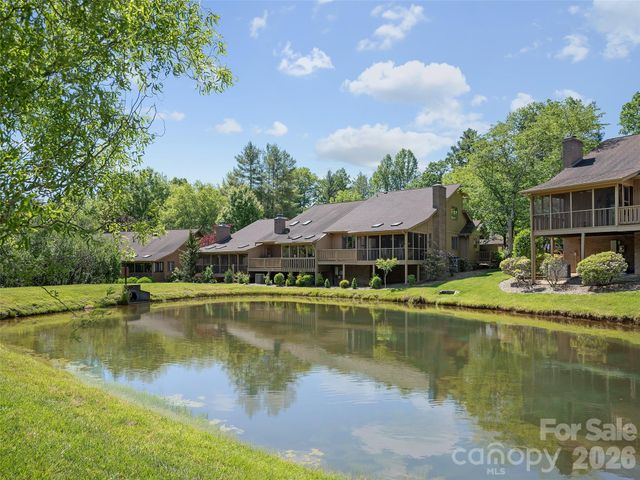 905 Red Oak Drive, Hendersonville, NC 28791
