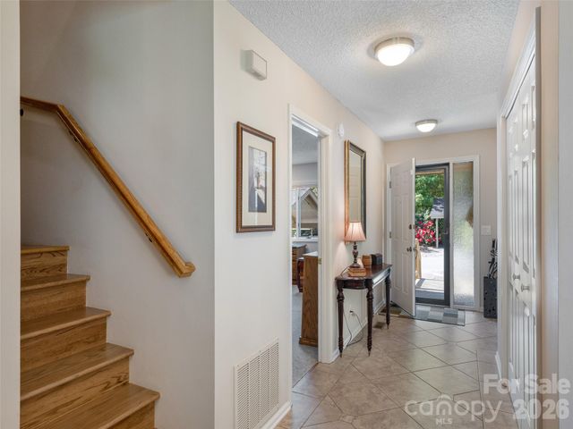 905 Red Oak Drive, Hendersonville, NC 28791