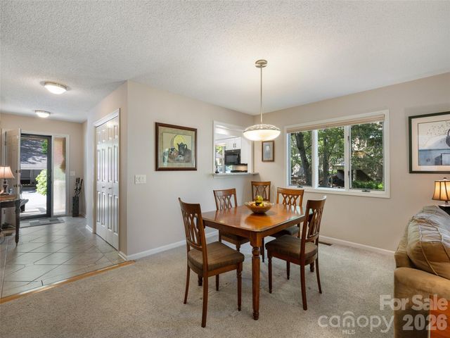 905 Red Oak Drive, Hendersonville, NC 28791