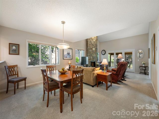 905 Red Oak Drive, Hendersonville, NC 28791
