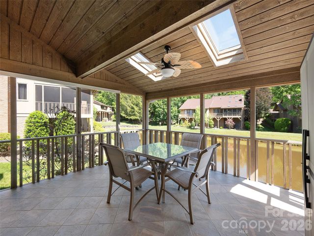 905 Red Oak Drive, Hendersonville, NC 28791