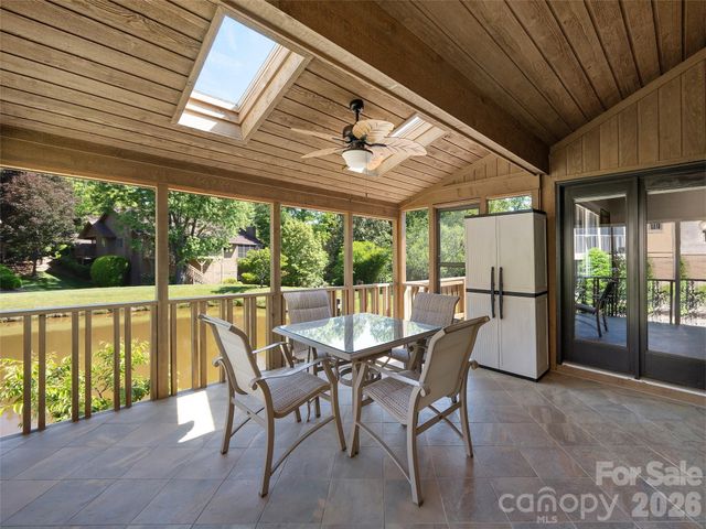 905 Red Oak Drive, Hendersonville, NC 28791