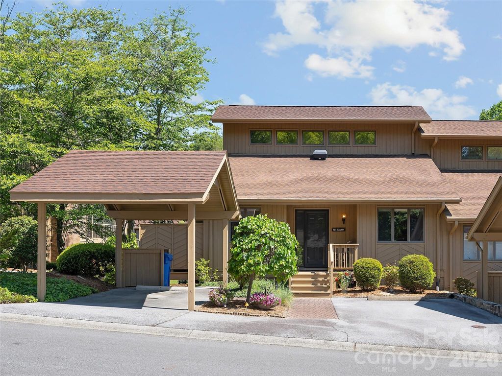 905 Red Oak Drive, Hendersonville, NC 28791