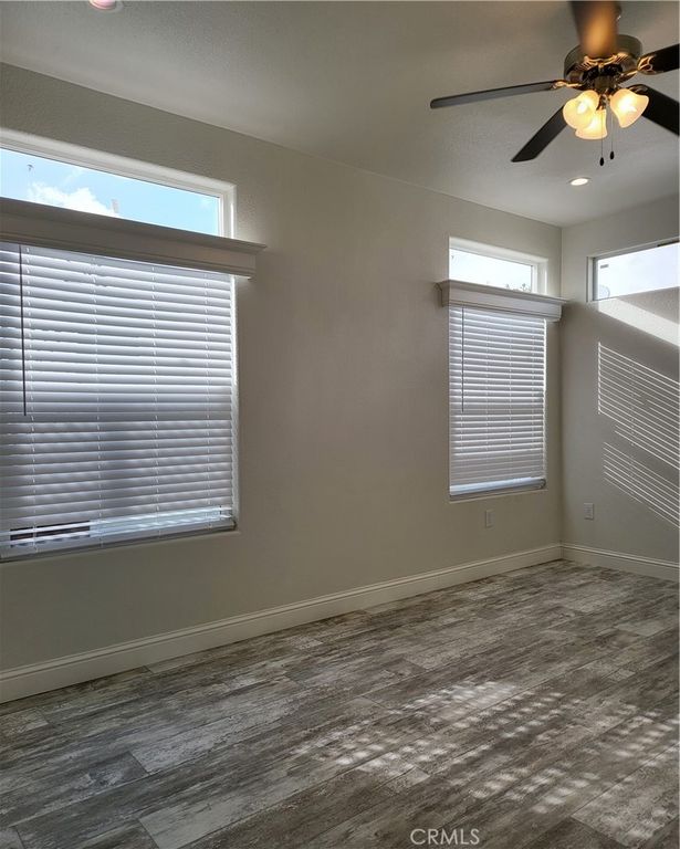 Image 17 of property listing at 21500 Lassen 122, Chatsworth, CA 91311