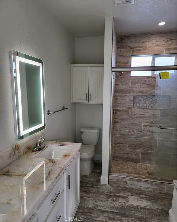 Image 19 of property listing at 21500 Lassen 122, Chatsworth, CA 91311