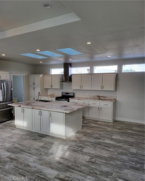 Image 3 of property listing at 21500 Lassen 122, Chatsworth, CA 91311