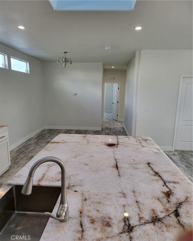 Image 4 of property listing at 21500 Lassen 122, Chatsworth, CA 91311