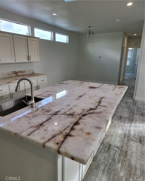 Image 5 of property listing at 21500 Lassen 122, Chatsworth, CA 91311