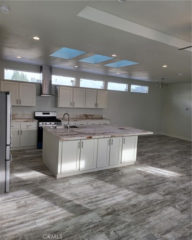 Image 6 of property listing at 21500 Lassen 122, Chatsworth, CA 91311