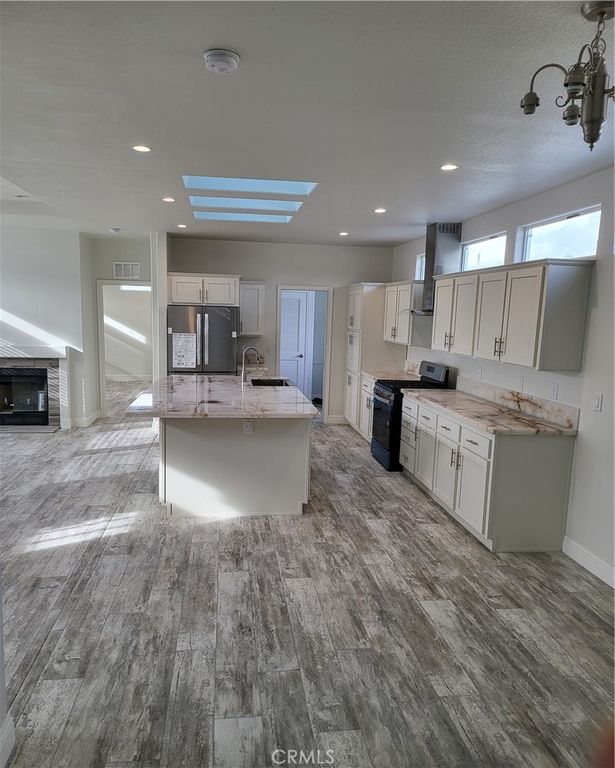 Image 7 of property listing at 21500 Lassen 122, Chatsworth, CA 91311