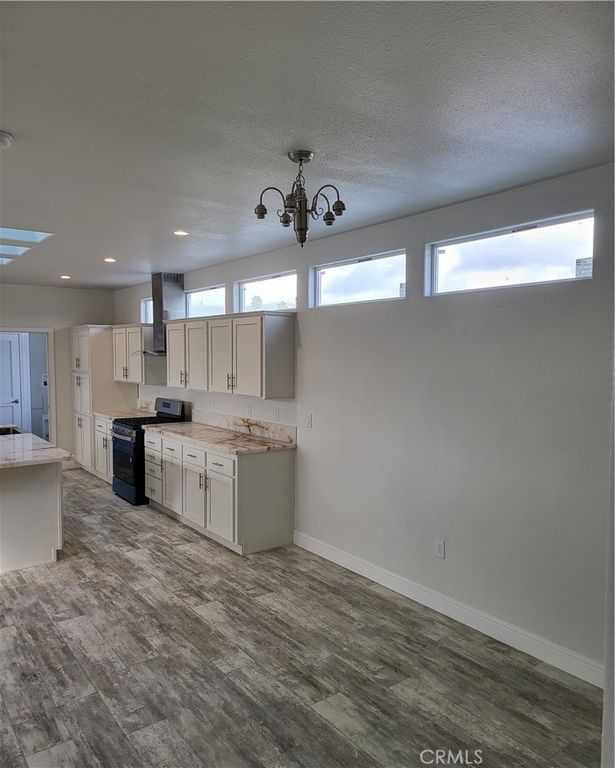 Image 9 of property listing at 21500 Lassen 122, Chatsworth, CA 91311