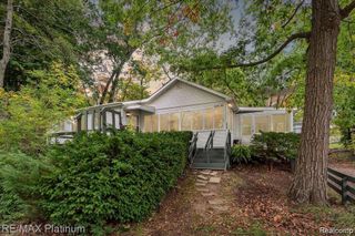 5630 Glen Echo Drive, Howell, MI 48843