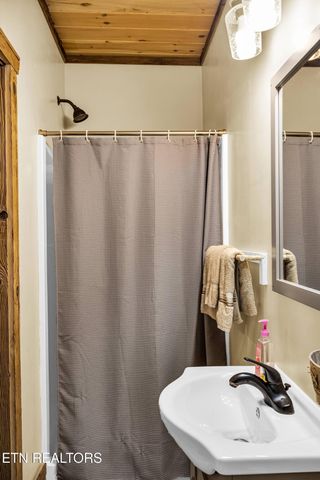 173 Rafter Rd, Tellico Plains, TN 37385