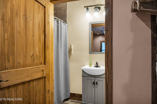 173 Rafter Rd, Tellico Plains, TN 37385