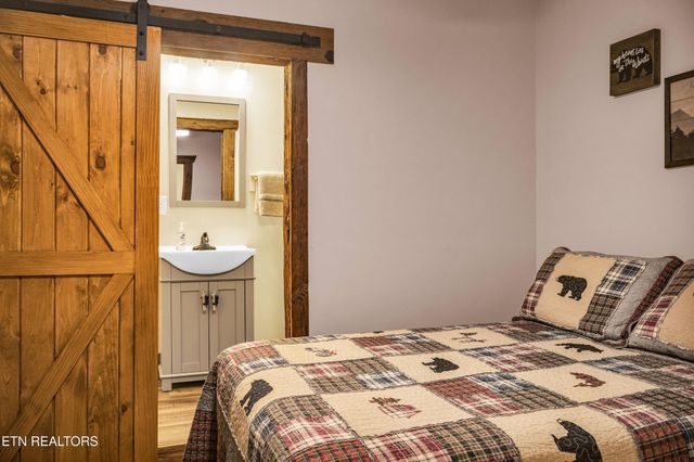 173 Rafter Rd, Tellico Plains, TN 37385