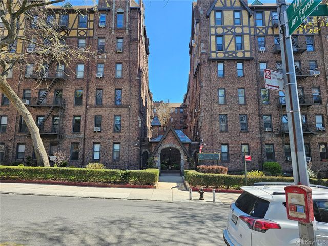 83-15 116th Street 3E, Richmond Hill, NY 11418