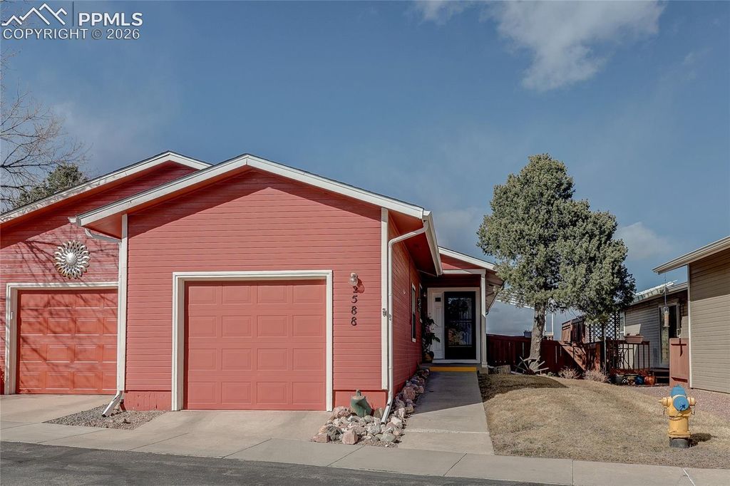 2588 Patriot Heights, Colorado Springs, CO 80904 — exterior