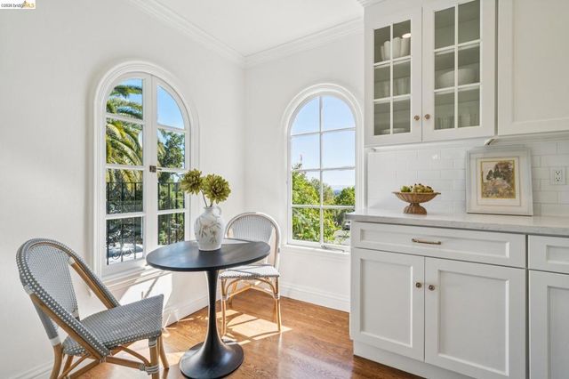 6080 Ocean View Drive, Oakland, CA 94618