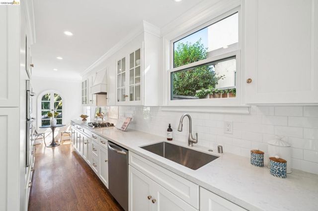 6080 Ocean View Drive, Oakland, CA 94618