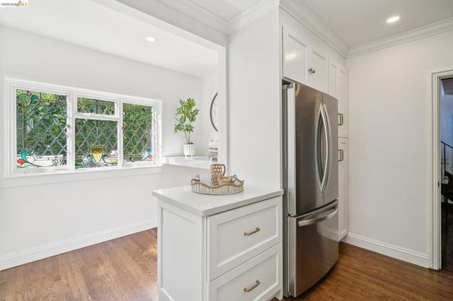 6080 Ocean View Drive, Oakland, CA 94618