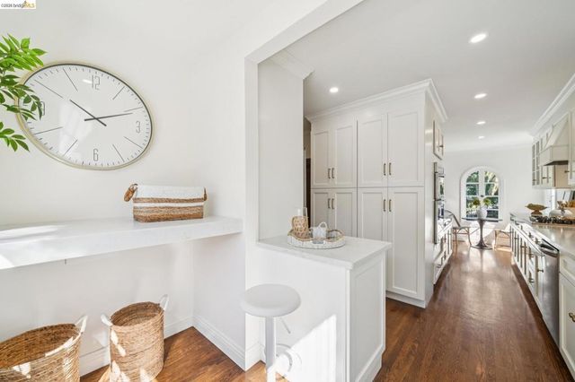 6080 Ocean View Drive, Oakland, CA 94618