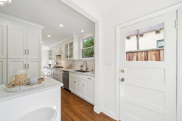 6080 Ocean View Drive, Oakland, CA 94618