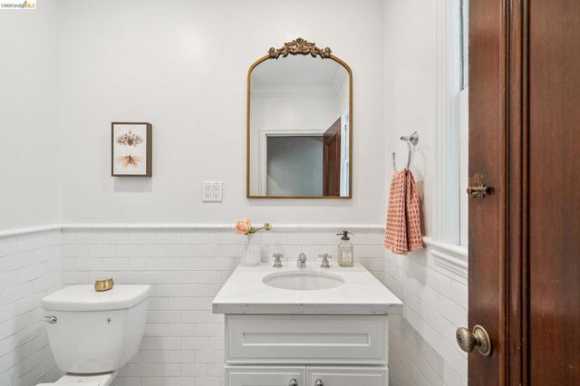 6080 Ocean View Drive, Oakland, CA 94618