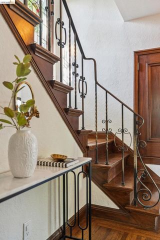 6080 Ocean View Drive, Oakland, CA 94618