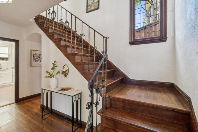 6080 Ocean View Drive, Oakland, CA 94618