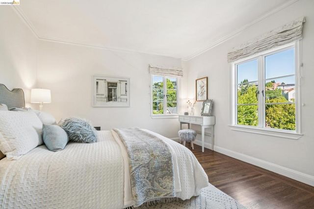 6080 Ocean View Drive, Oakland, CA 94618