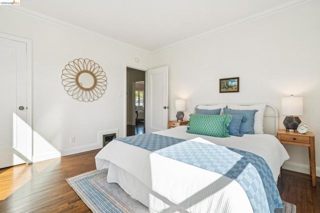 6080 Ocean View Drive, Oakland, CA 94618